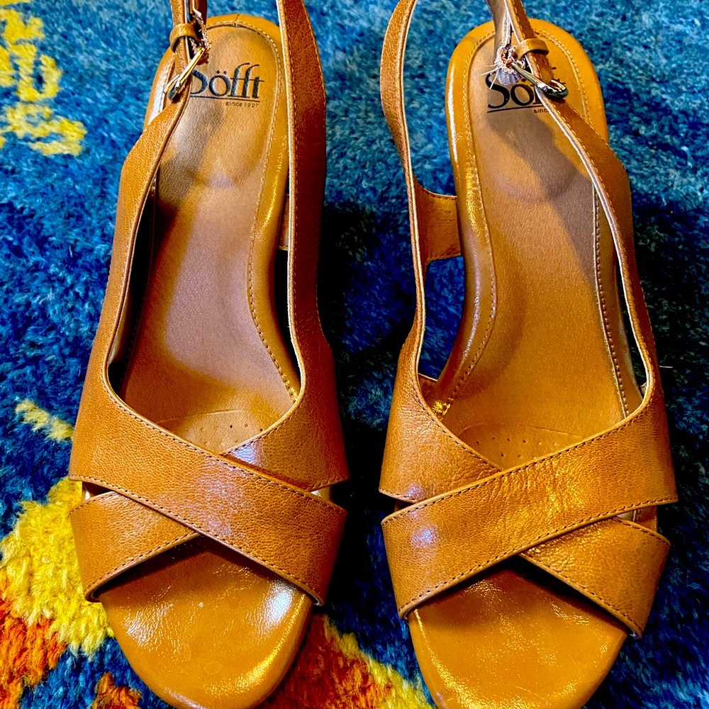 Sofft leather heeled sandal size 10